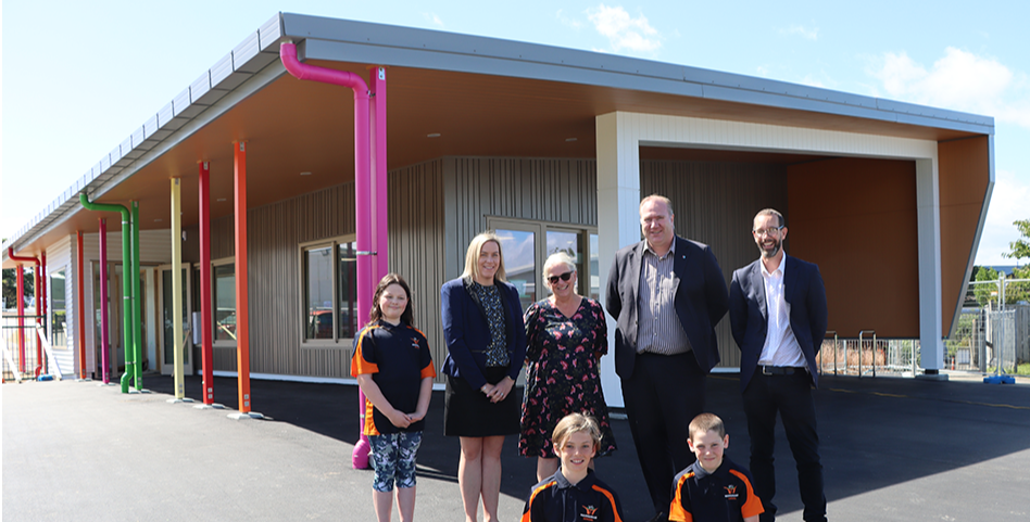 The new library building. From left to right: Winter, Brigitte Ferguson (Maungaraki School), Liz Castle (Hutt City Libraries), Paul Matthews (Maungaraki School Board of Trustees), and Darian Schulz (Maungaraki School), In front: Joshua, Kain 