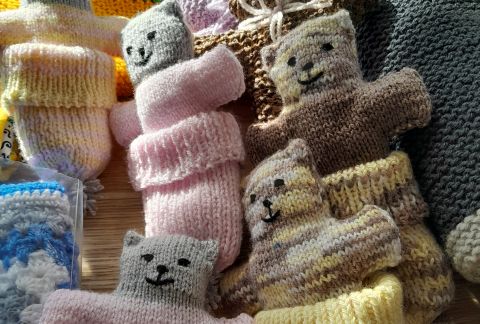 Knitted-Teddy-Bears-2.jpg